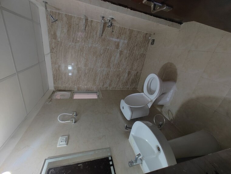 Bathroom, amrapali-tropical-garden 2.5 Bedroom 1080 Sq.Ft. Apartment In Tech Zone 4 Greater Noida Greater Noida 9706029