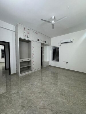 Room in 3 BHK Apartment at Kondapur – for Rent
