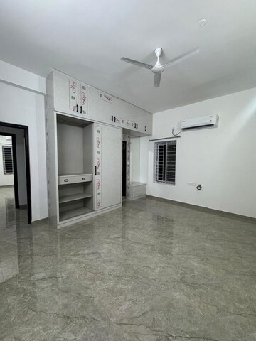 Room in 3 BHK Apartment at Kondapur – for Rent