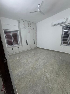 Room in 3 BHK Apartment at Kondapur – for Rent