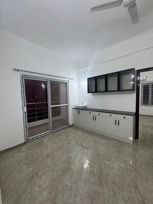 Room in 3 BHK Apartment at Kondapur – for Rent