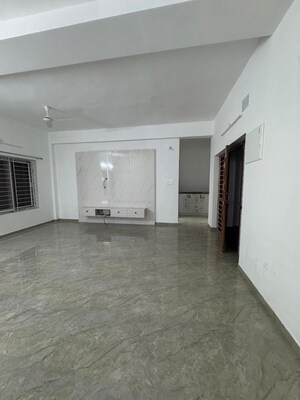 Room in 3 BHK Apartment at Kondapur – for Rent