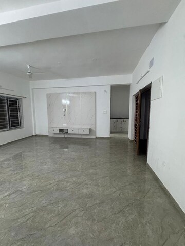 Room in 3 BHK Apartment at Kondapur – for Rent