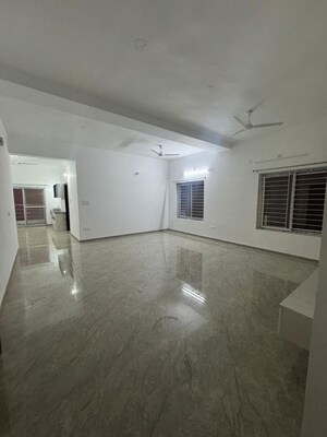 Room in 3 BHK Apartment at Kondapur – for Rent