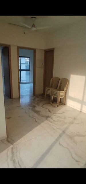 Room in 2 BHK Apartment at Lodha Bel Air, Jogeshwari West – for Rent