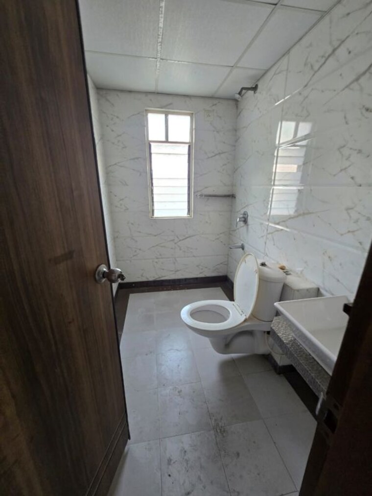 Bathroom, harni road 3 Bedroom 1810 Sq.Ft. Apartment In Harni Road Vadodara 9719126