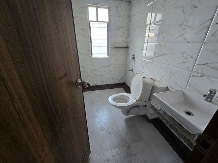 Bathroom, harni road 3 Bedroom 1810 Sq.Ft. Apartment In Harni Road Vadodara 9719126