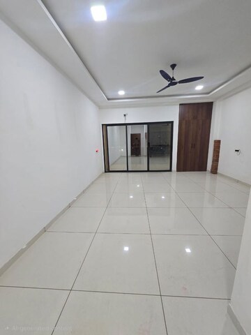 Room in 3 BHK Apartment at Harni – for Rent