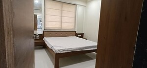 Room in 3 BHK Apartment at Sama Savli Road – for Rent