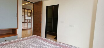 Room in 3 BHK Apartment at Sama Savli Road – for Rent