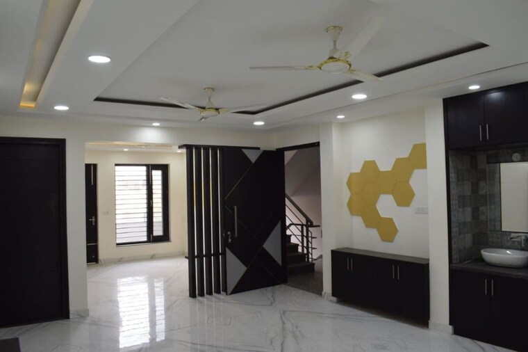 Bedroom, sector 9 3 Bedroom 250 Sq.Yd. Builder Floor In Sector 9 Faridabad 8320741
