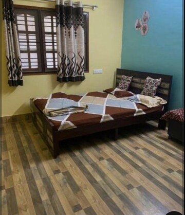 Bedroom in 2 BHK Apartment at Darshan Heights, Charni Road – for Rent