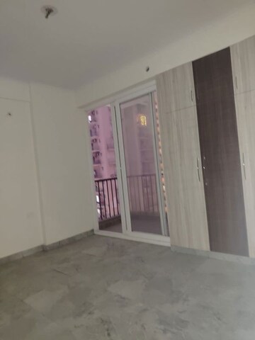 Room in 3 BHK Apartment at DPL Flora Heritage, Sector 1 Greater Noida – for Rent