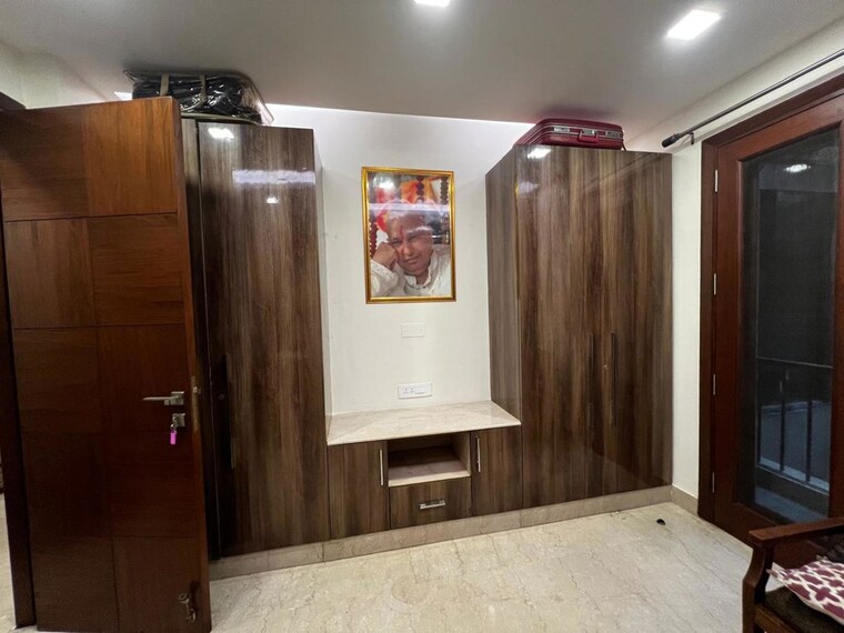 Bedroom, safdarjung enclave 3 Bedroom 235 Sq.Yd. Builder Floor In Safdarjung Enclave Delhi 9719569