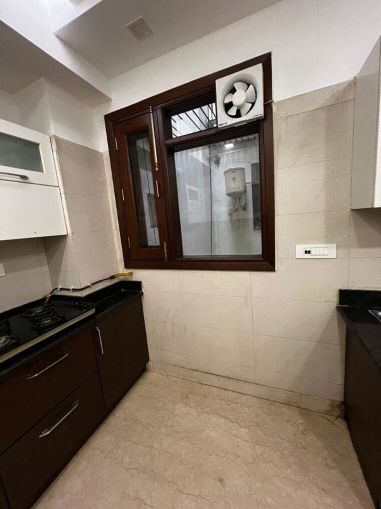 Kitchen, safdarjung enclave 3 Bedroom 235 Sq.Yd. Builder Floor In Safdarjung Enclave Delhi 9719569