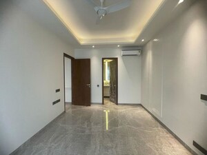 Room in 3 BHK Builder Floor at Safdarjung Enclave – for Sale