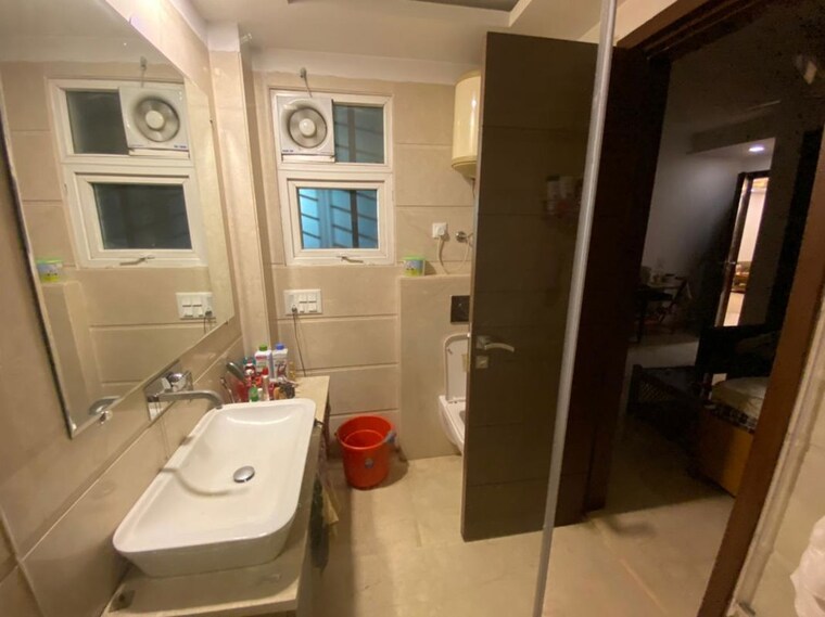 Master Bedroom, safdarjung enclave 3 Bedroom 235 Sq.Yd. Builder Floor In Safdarjung Enclave Delhi 9719569