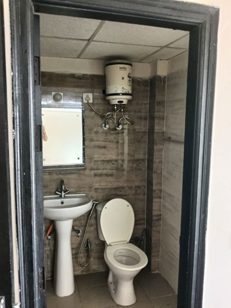 Bathroom, ajnara-homes 2 Bedroom 880 Sq.Ft. Apartment In Sector 16b Greater Noida Greater Noida 9719417