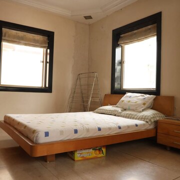 Bedroom in 2 BHK Apartment at Cumbala Hill – for Sale