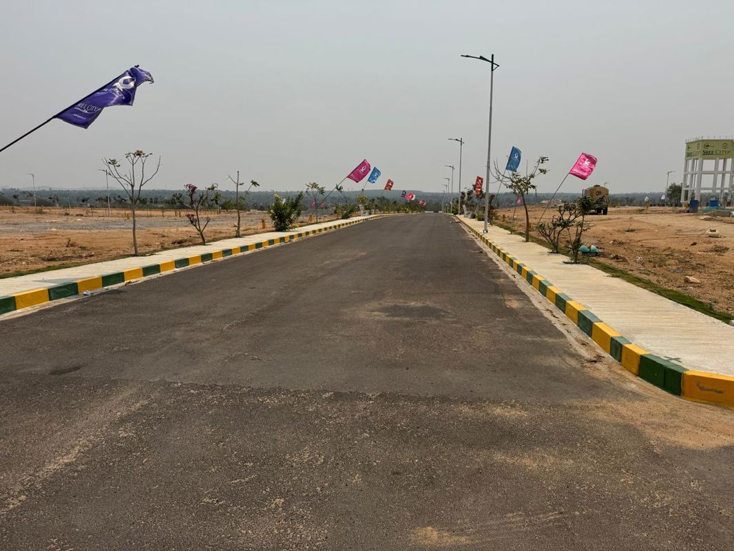 Plot For Sale in Thummaloor