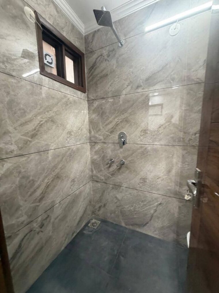 Bathroom, saket 2 Bedroom 900 Sq.Ft. Apartment In Saket Delhi 9719924