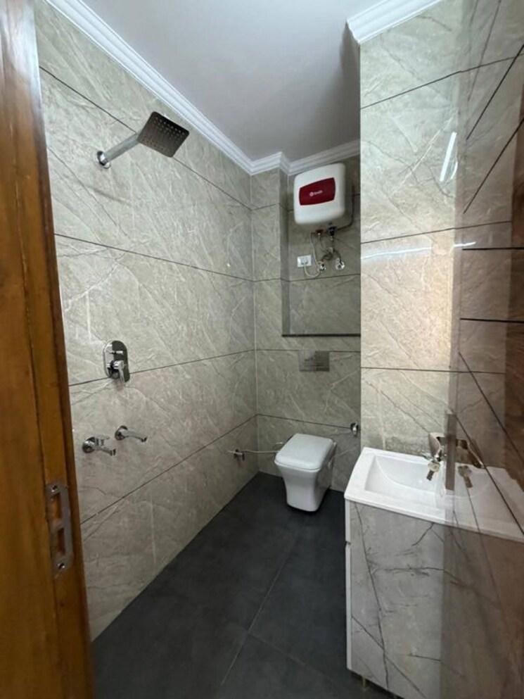 Bathroom, saket 2 Bedroom 900 Sq.Ft. Apartment In Saket Delhi 9719924