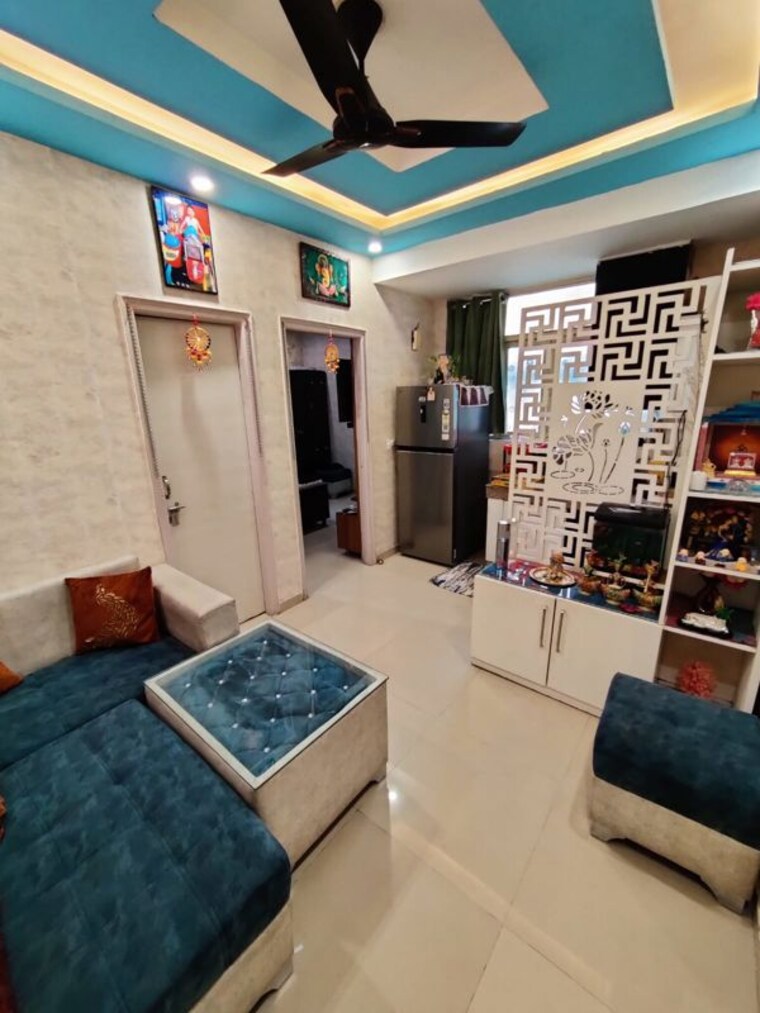 Living Room, vip road 1.5 Bedroom 400 Sq.Ft. Apartment In Vip Road Zirakpur 9719951