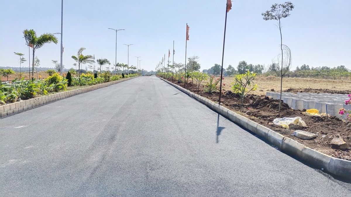Plot For Sale in Thummaloor