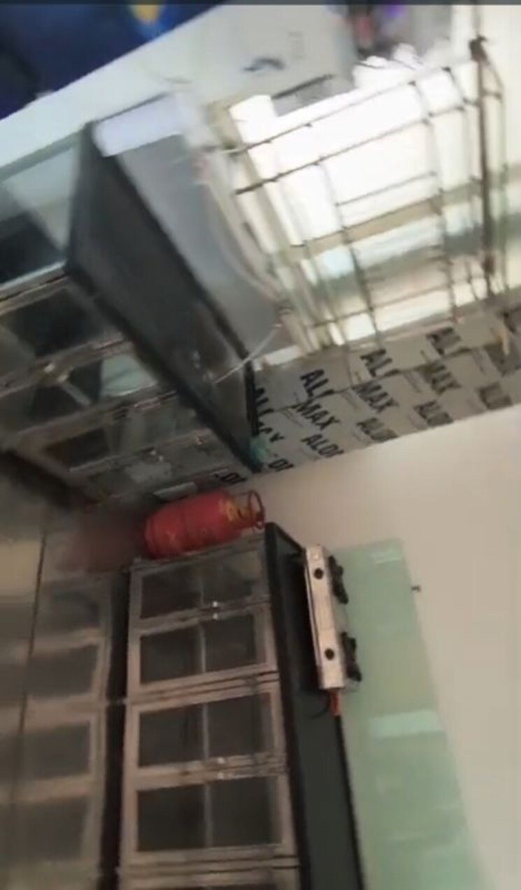 undefined, sector 33 2 Bedroom 162 Sq.Mt. Builder Floor In Sector 33 Noida 9720068