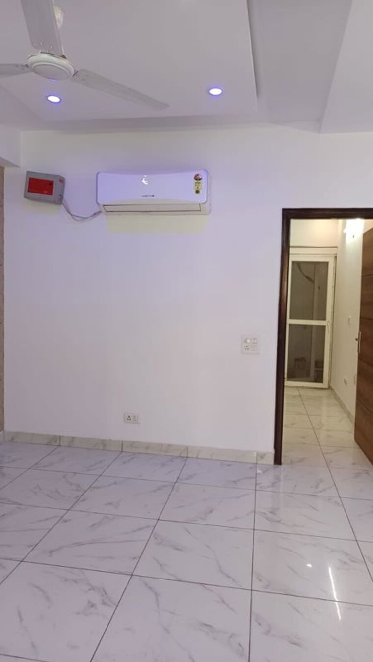 Room, dhakoli 3 Bedroom 116 Sq.Yd. Builder Floor In Dhakoli Zirakpur 9720160