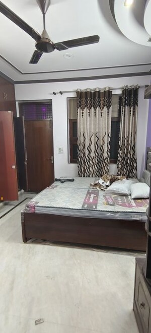 Bedroom in 3 BHK Apartment at Dwarka Mor – for Rent