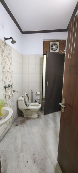 Bathroom in 3 BHK Apartment at Dwarka Mor – for Rent