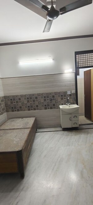 Building Lobby in 3 BHK Apartment at Dwarka Mor – for Rent