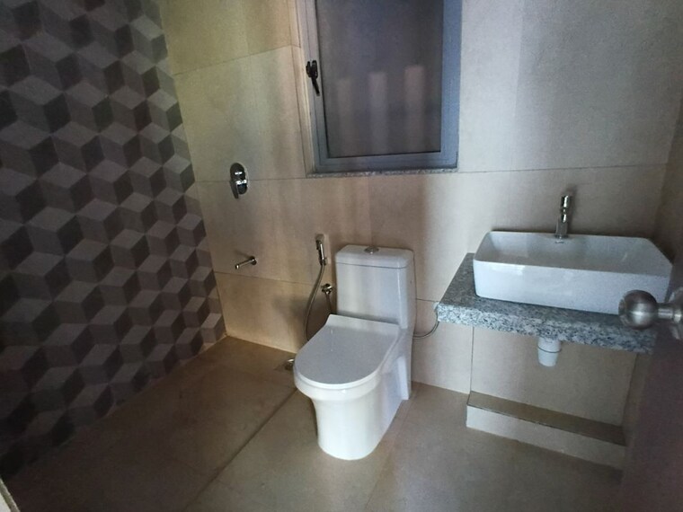 Bathroom, kalpataru-immensa-b 2 Bedroom 663 Sq.Ft. Apartment In Kolshet Road Thane 9720297