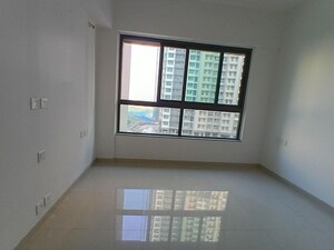 Room in 2 BHK Apartment at Kalpataru Immensa B, Kolshet Road – for Rent