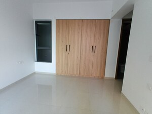 Room in 2 BHK Apartment at Kalpataru Immensa B, Kolshet Road – for Rent