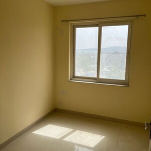 Room in 2.5 BHK Apartment at Supertech Araville, Sector 79 – for Rent