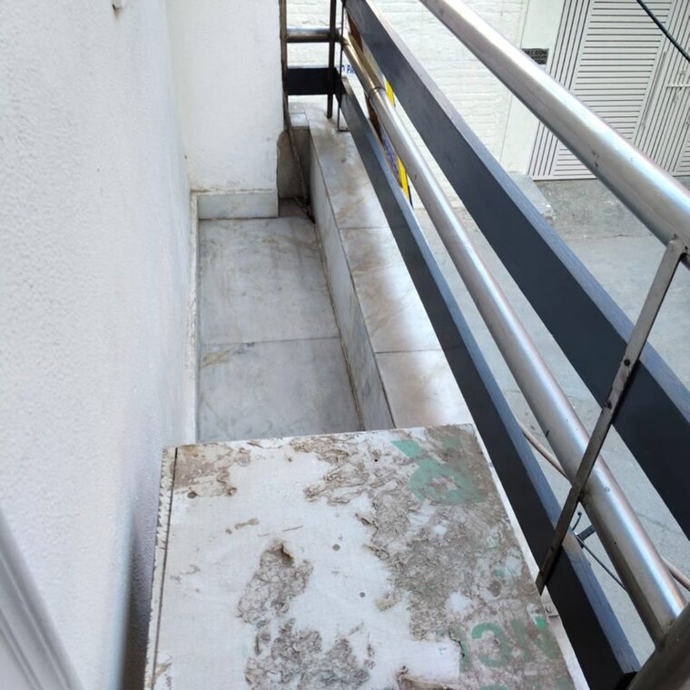 Balcony, chattarpur 3 Bedroom 130 Sq.Yd. Builder Floor In Chattarpur Delhi 9720449