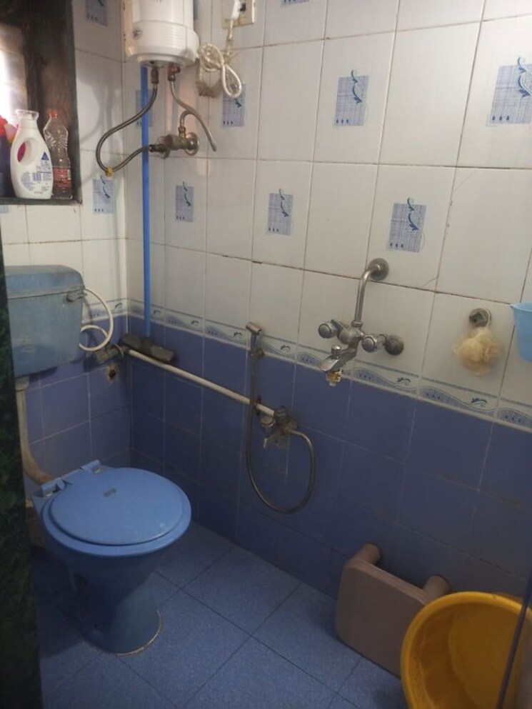Bathroom, amar-jyoti-chs 2 Bedroom 800 Sq.Ft. Apartment In Panch Pakhadi Thane 9720511