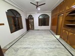 2 BHK + Pooja Room 250 Sq.Yd. Builder Floor in Sector 28
