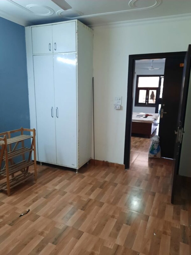 Room, uchdpl-veridia-oakwood-enclave 3 Bedroom 2250 Sq.Ft. Apartment In Wave City Ghaziabad 9720476