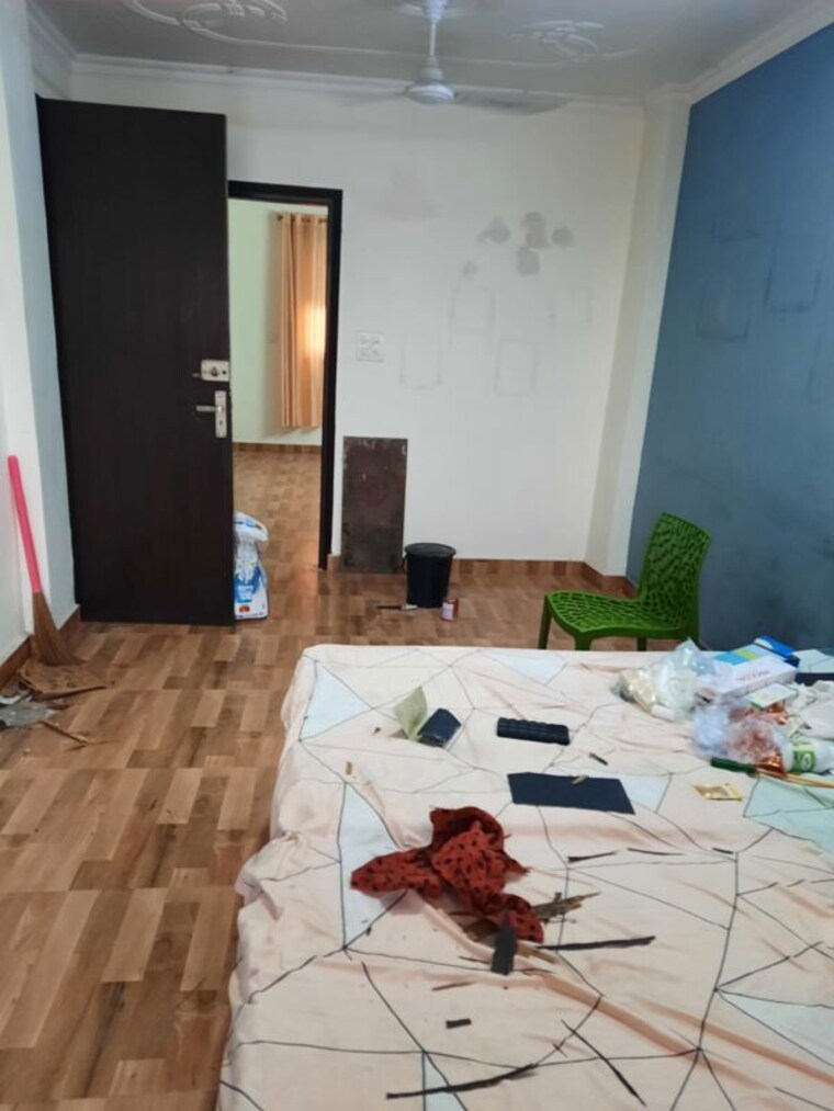 Bedroom, uchdpl-veridia-oakwood-enclave 3 Bedroom 2250 Sq.Ft. Apartment In Wave City Ghaziabad 9720476