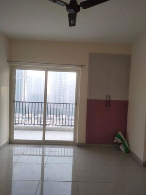 Room in 2 BHK Apartment at Gaur City 2 - 12th Avenue, Sector 16c Greater Noida – for Rent