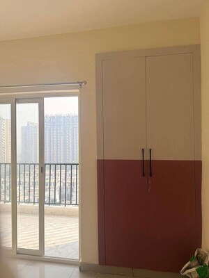 Room in 2 BHK Apartment at Gaur City 2 - 12th Avenue, Sector 16c Greater Noida – for Rent