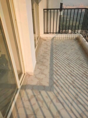 2 BHK Apartment For Rent in Gaur City 2 - 12th Avenue, Sector 16c Greater Noida
