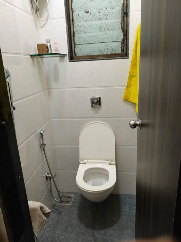 Bathroom, bandra west 1 Bedroom 500 Sq.Ft. Apartment In Bandra West Mumbai 9717965