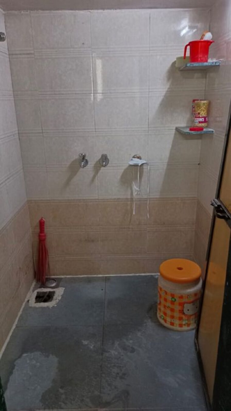 Bathroom, bandra west 1 RK 200 Sq.Ft. Apartment In Bandra West Mumbai 9720542