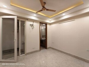 Room in 3 BHK Apartment at Saket – for Rent