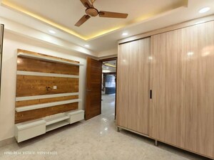 Room in 3 BHK Apartment at Saket – for Rent