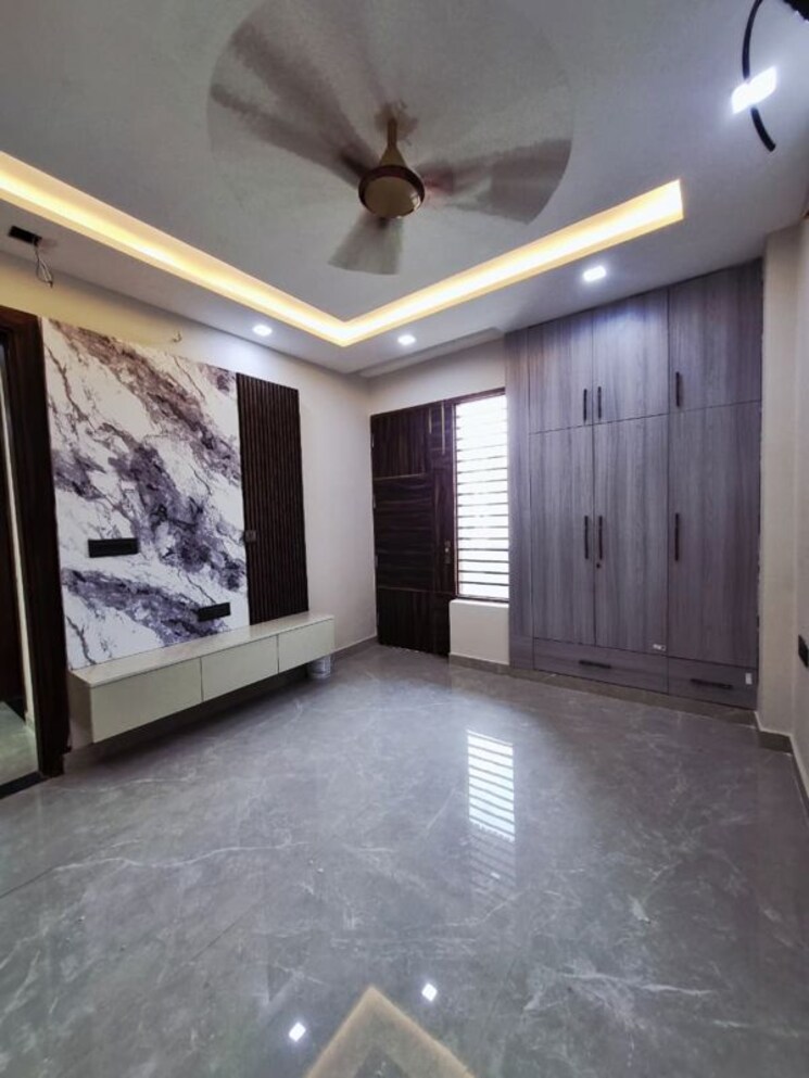 Room, bptp-district-phase-2 3 Bedroom 1800 Sq.Yd. Builder Floor In Sector 84 Faridabad 9720797